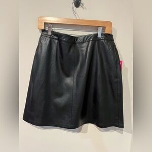 Vince Camuto Black Faux Leather Skirt Size 4